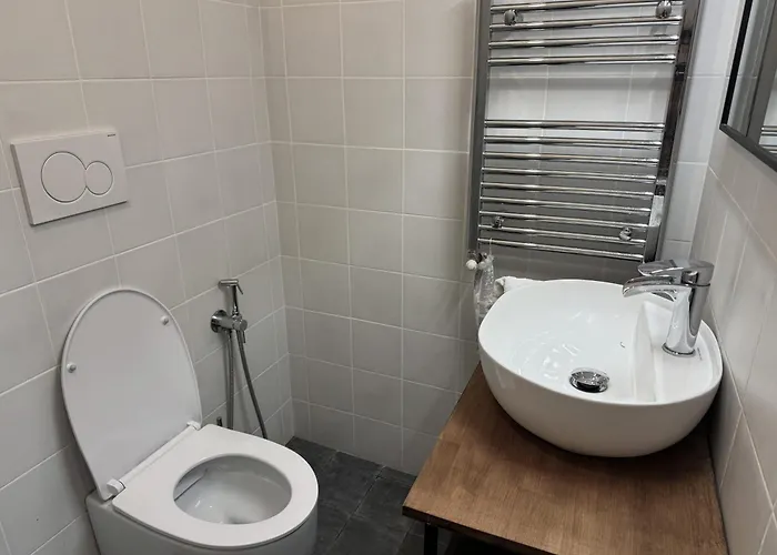 Pasteur-mm Red Line Apartmán *