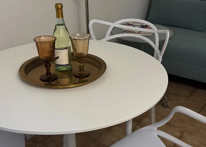 Apartment Pasteur-mm Red Line Mailand