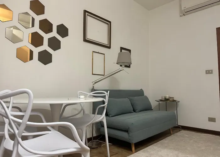 Apartment Pasteur-mm Red Line *